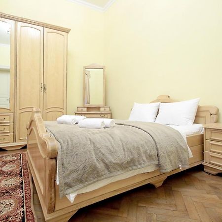 Pro Apartments 12213 Lviv Buitenkant foto