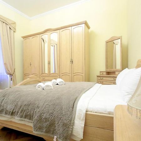 Pro Apartments 12213 Lviv Buitenkant foto
