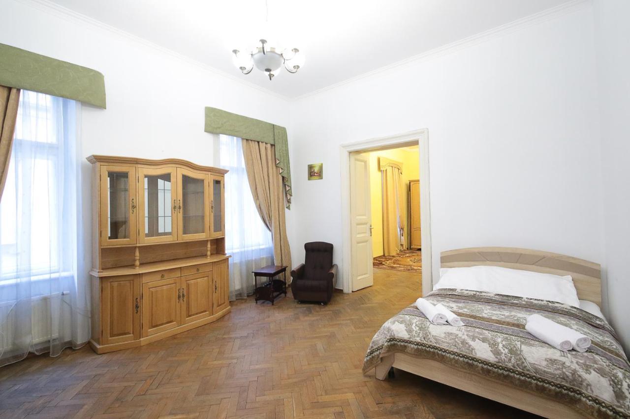 Pro Apartments 12213 Lviv Buitenkant foto