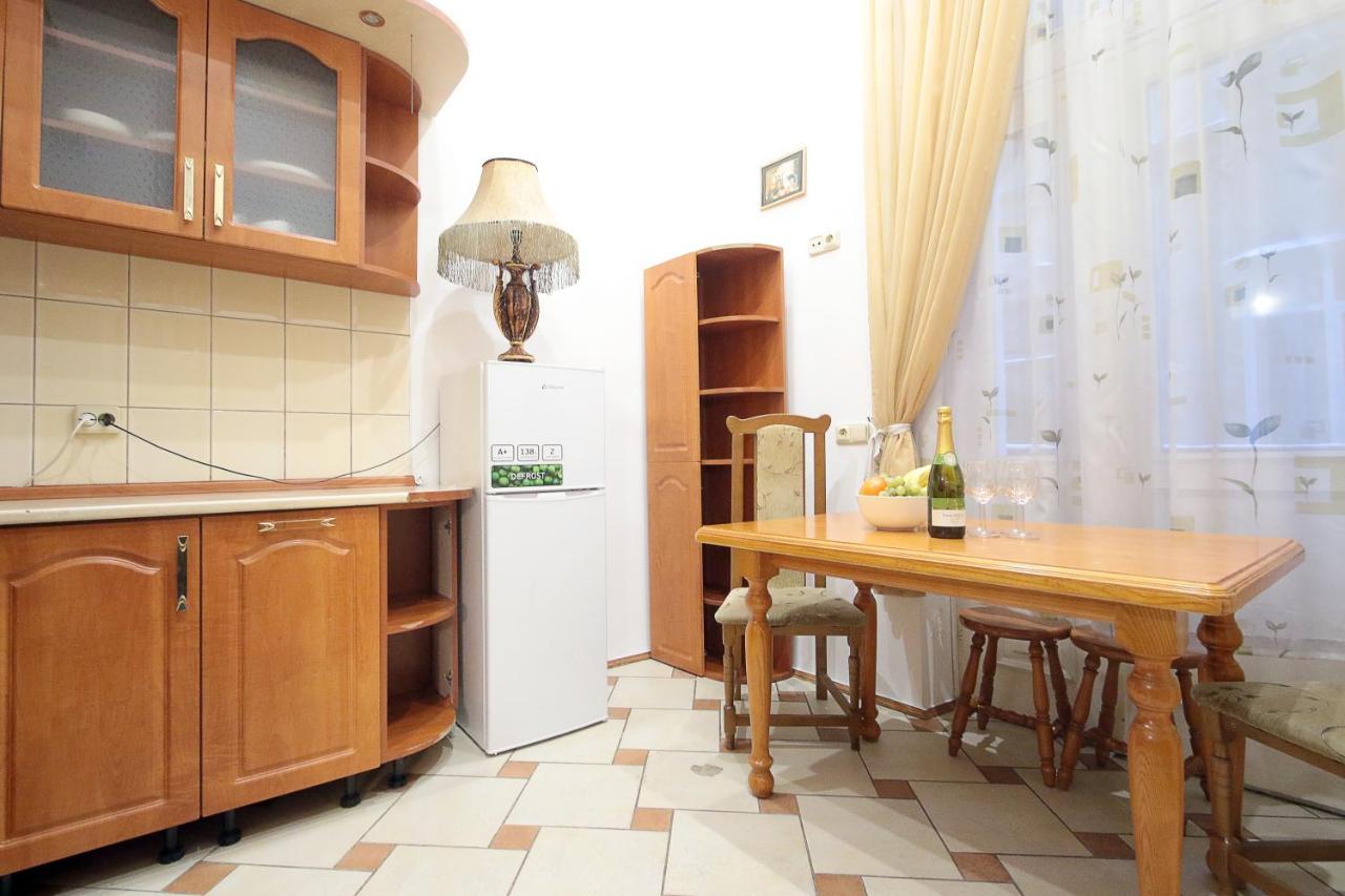 Pro Apartments 12213 Lviv Buitenkant foto