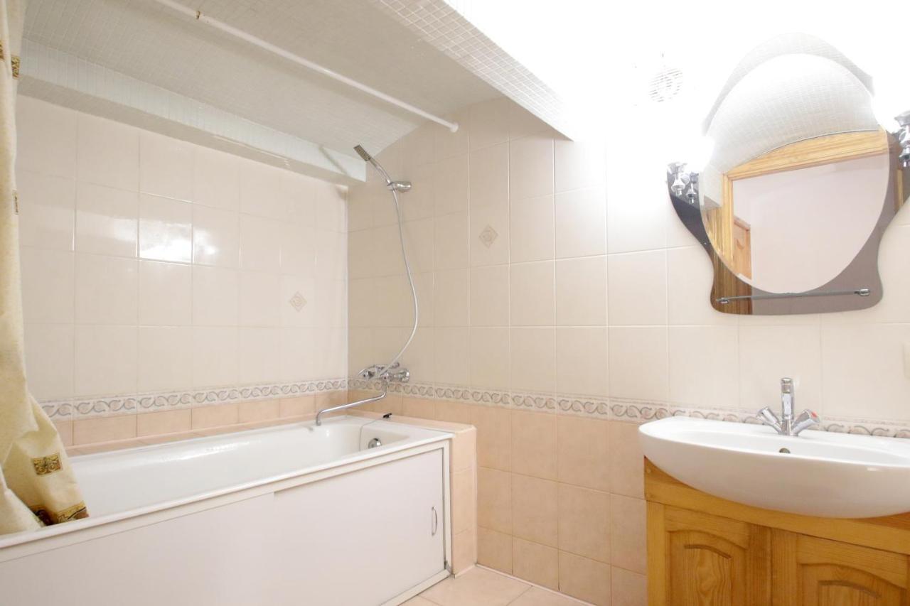 Pro Apartments 12213 Lviv Buitenkant foto