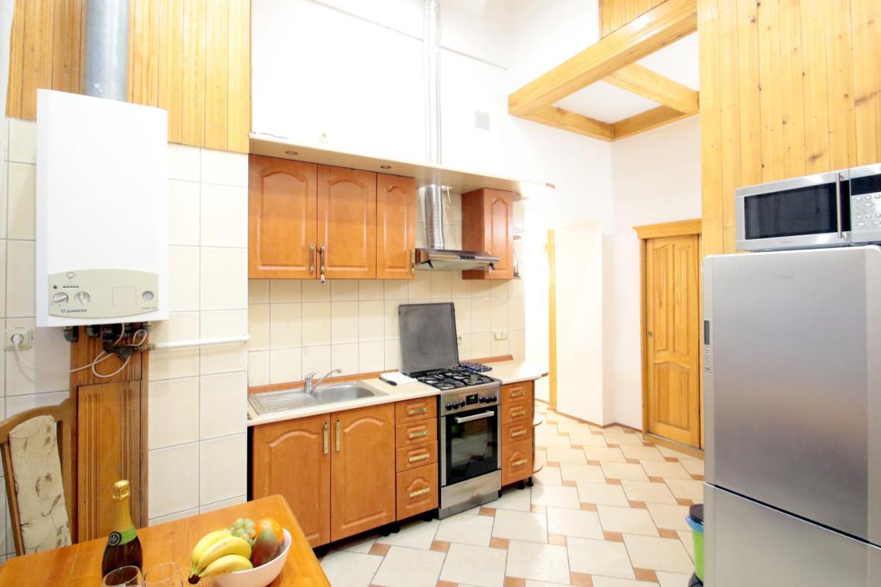 Pro Apartments 12213 Lviv Buitenkant foto