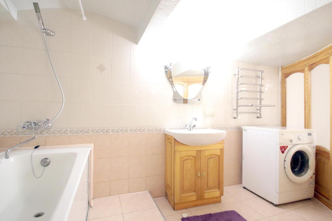 Pro Apartments 12213 Lviv Buitenkant foto